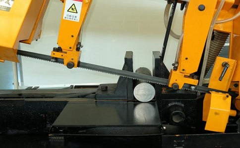 汝城数控带锯床自动送料精度会出现偏差吗？